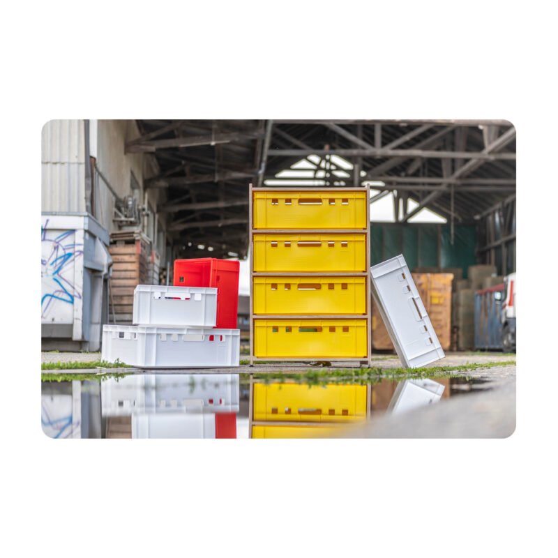 Regal in Sperrholz aus Seekiefer mit Kunststoffschubladen in allen Farbvarianten: Verkehrsrot, Reinweiss und Zinkgelb